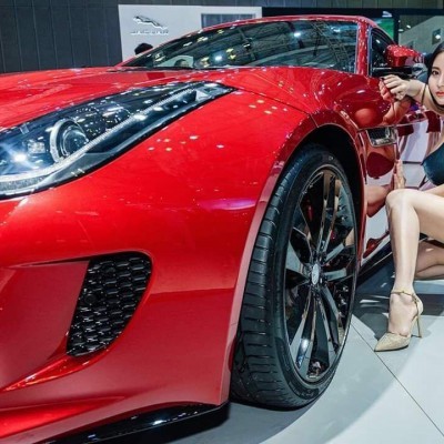 Võ Huỳnh Ngọc Phụng - Pong Kyubi chụp hình tại Vietnam Motor Show 2019 _ VMS2019