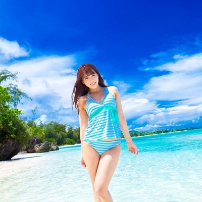 三上悠亜 Yua Mikami at beach